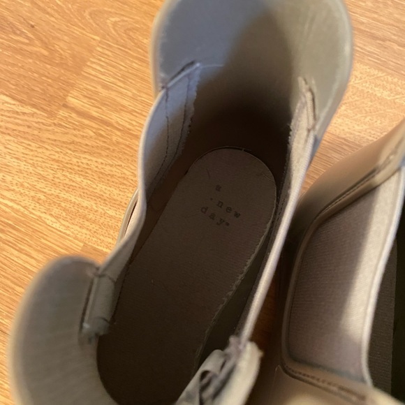 A NEW DAY | Chelsea Rain Boots - Picture 4 of 6